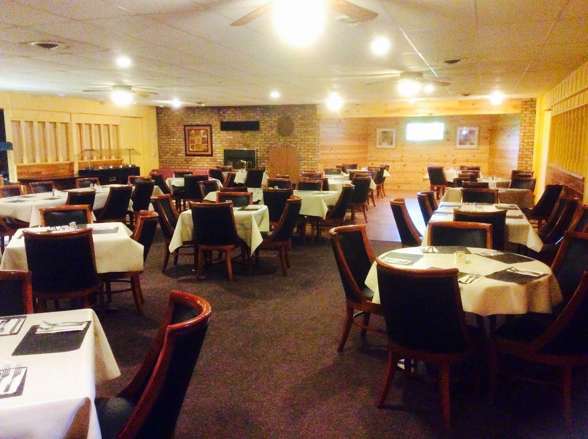 Forty Club Inn Deerwood Екстер'єр фото