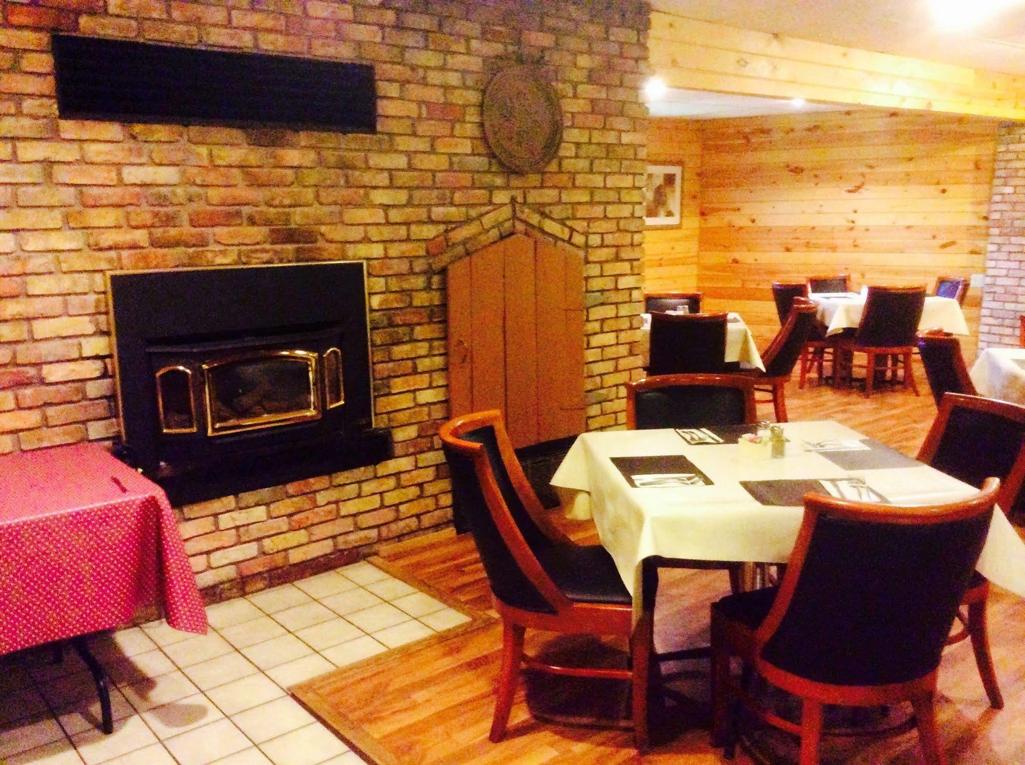 Forty Club Inn Deerwood Екстер'єр фото