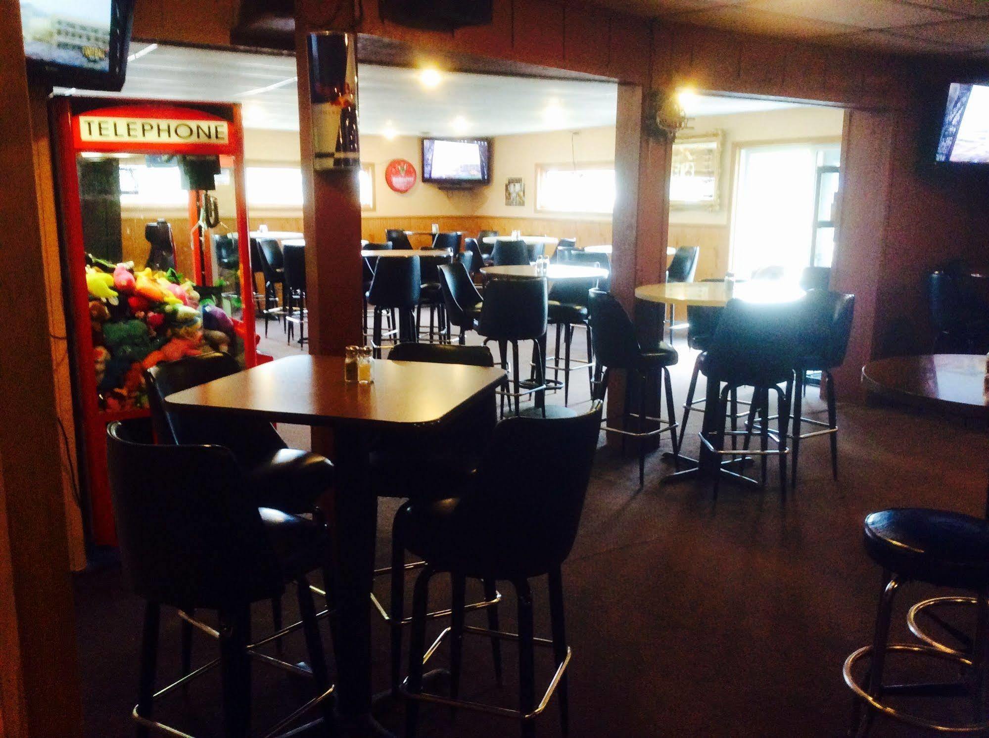 Forty Club Inn Deerwood Екстер'єр фото