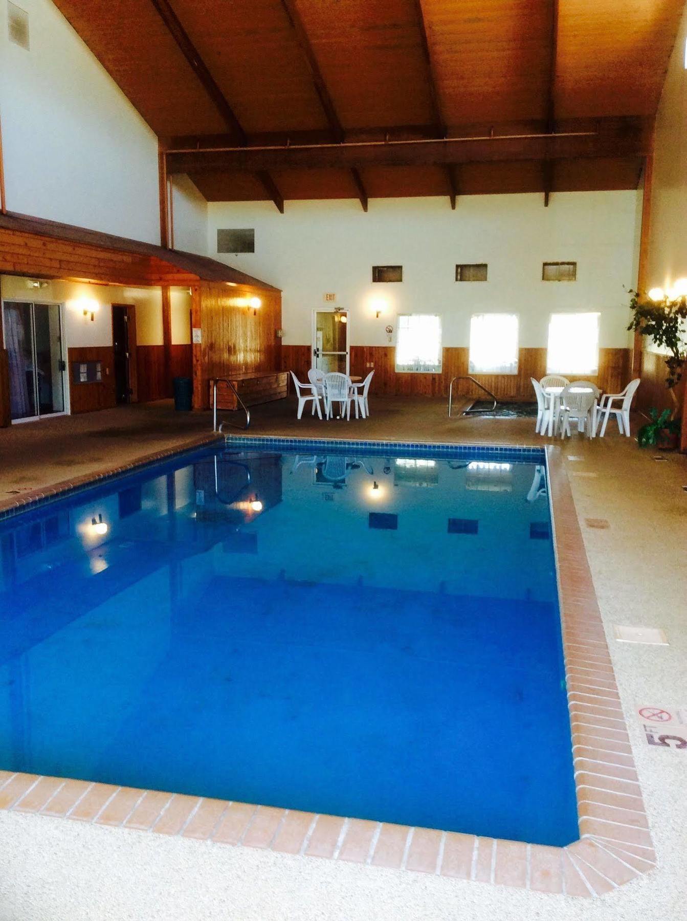 Forty Club Inn Deerwood Екстер'єр фото